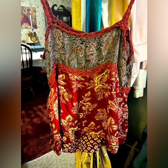 Adorable top. - Picture 10 of 12